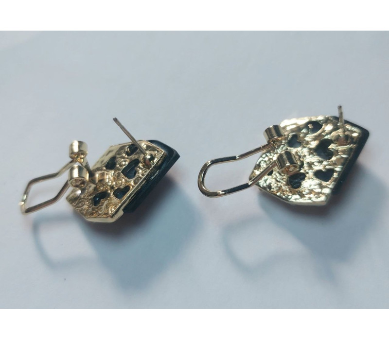 Серьги-гвоздики Черный камень, 2*1,7см